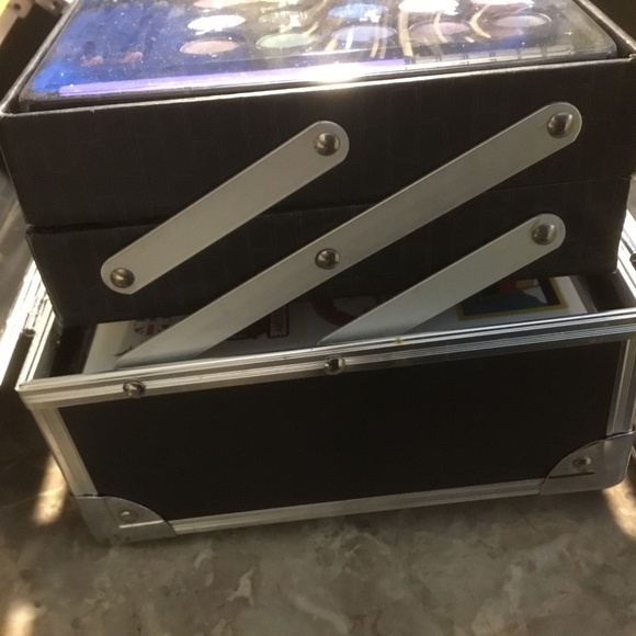 One Direction Tour Make-Up Case with Supplies and Tour City Stickers - Picture 11 of 16